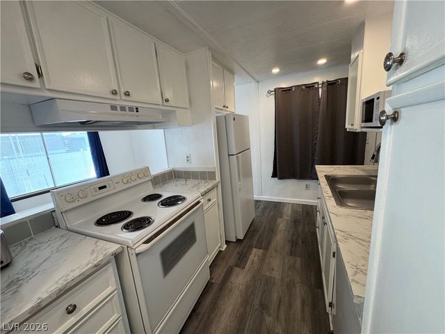 221 West Comstock Boulevard, Pahrump, NV 89048