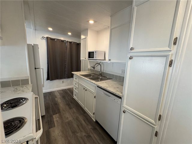 221 West Comstock Boulevard, Pahrump, NV 89048