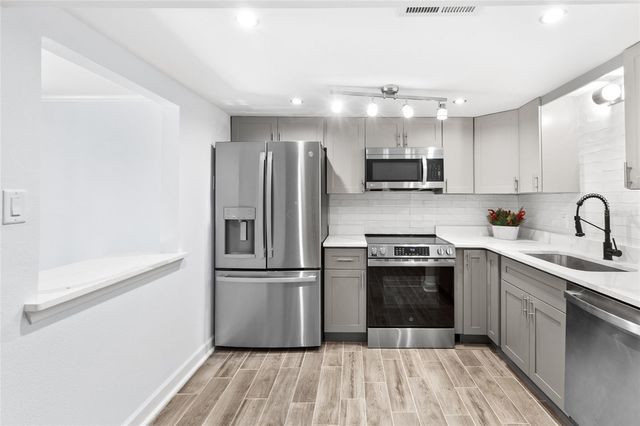 505 PLAZA SEVILLE COURT 9, Treasure Island, FL 33706