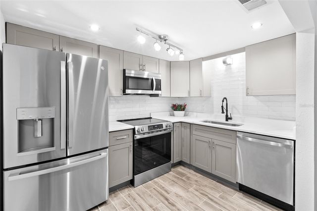 505 PLAZA SEVILLE COURT 9, Treasure Island, FL 33706