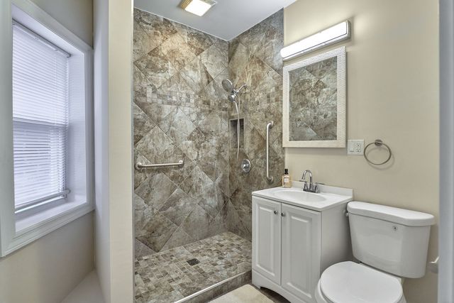4589 S Archer Avenue, Chicago, IL 60632