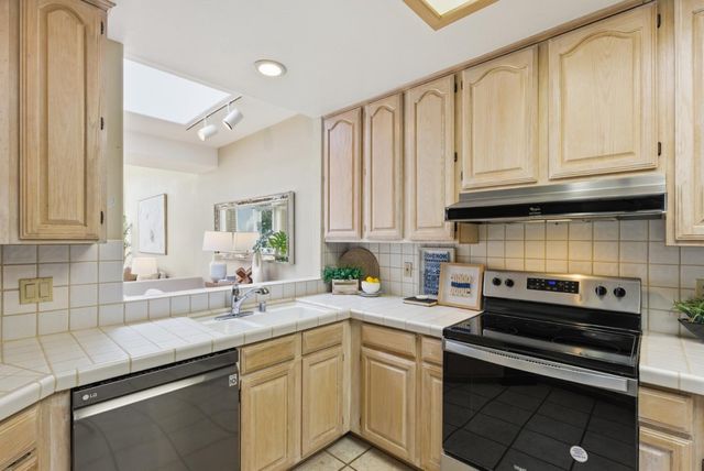 852 Lakeshore Drive, Redwood City, CA 94065