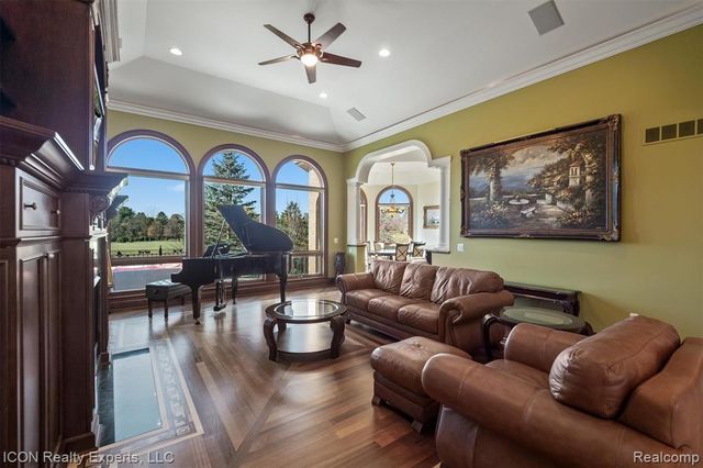 72755 Solanus Drive, Bruce, MI 48065