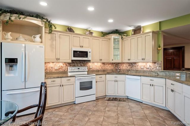 72755 Solanus Drive, Bruce, MI 48065