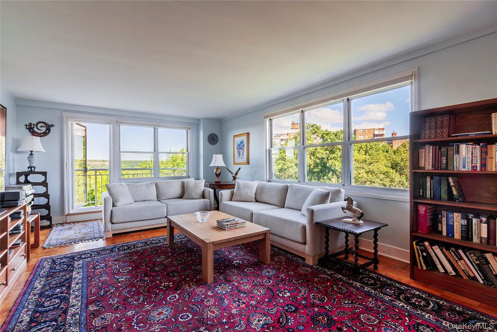 3935 Blackstone Avenue 8B, Bronx, NY 10471 — exterior