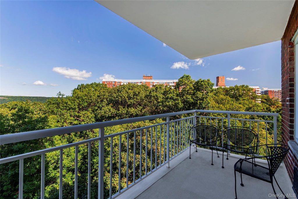 3935 Blackstone Avenue 8B, Bronx, NY 10471 — photo 2