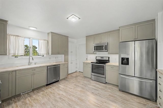 2555 Queen Street, Denver, CO 80215