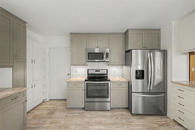 2555 Queen Street, Denver, CO 80215