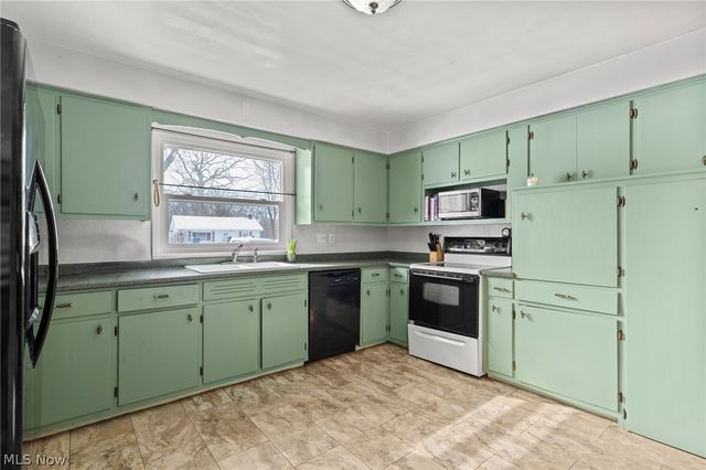 619 Moore Road, Akron, OH 44319