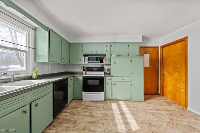 619 Moore Road, Akron, OH 44319