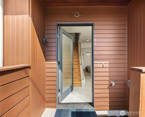 1704 E Marion Street, Seattle, WA 98122