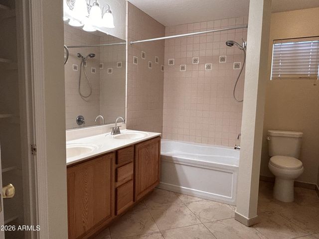 2346 E DEVON Court, Gilbert, AZ 85296