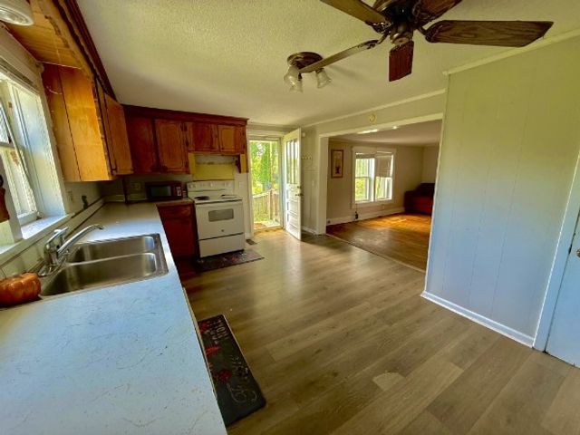 560 State Line Rd, Loretto, TN 38469