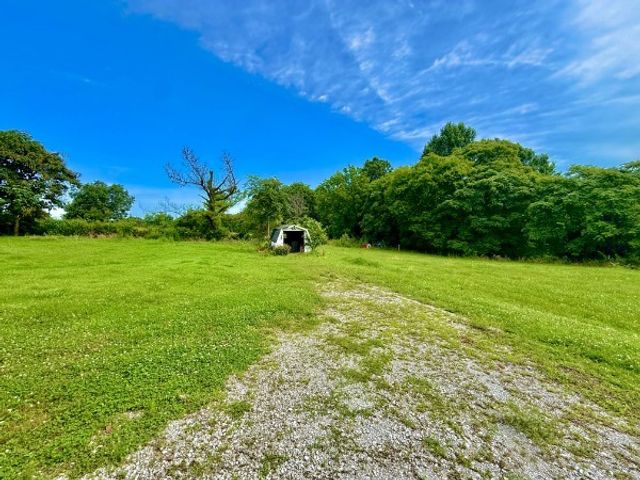 560 State Line Rd, Loretto, TN 38469