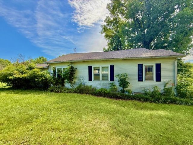 560 State Line Rd, Loretto, TN 38469