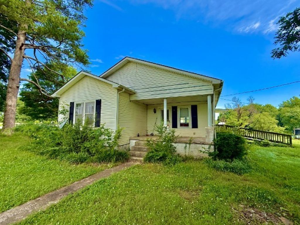 560 State Line Rd, Loretto, TN 38469