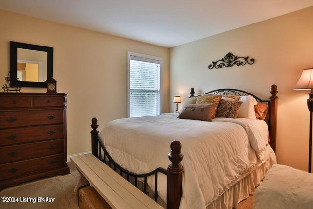 6609 Rolling Pasture Way, Louisville, KY 40299