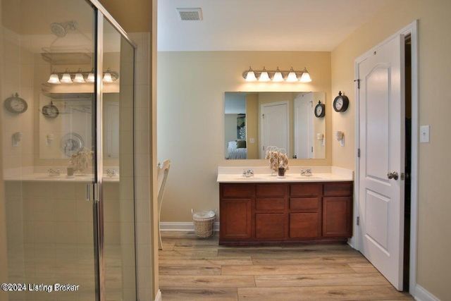 6609 Rolling Pasture Way, Louisville, KY 40299