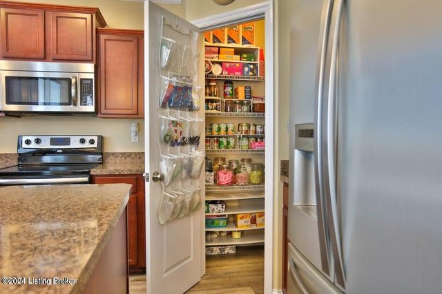 6609 Rolling Pasture Way, Louisville, KY 40299
