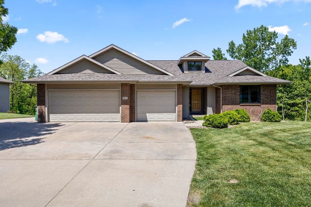 935 Woodland Drive, Carlisle, IA 50047