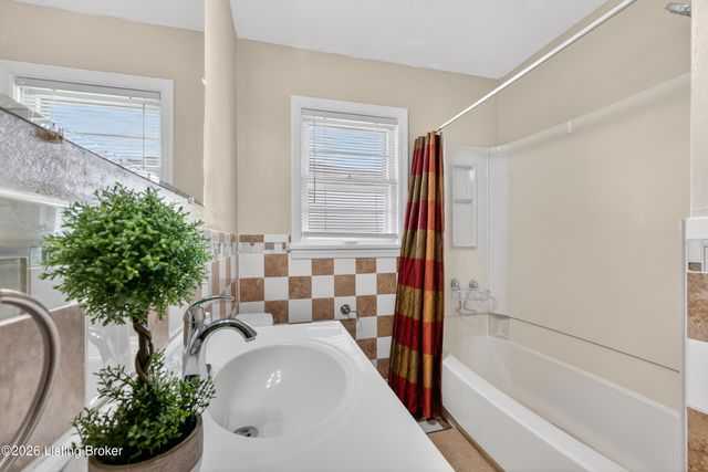 6003 Jeanine Dr, Louisville, KY 40219