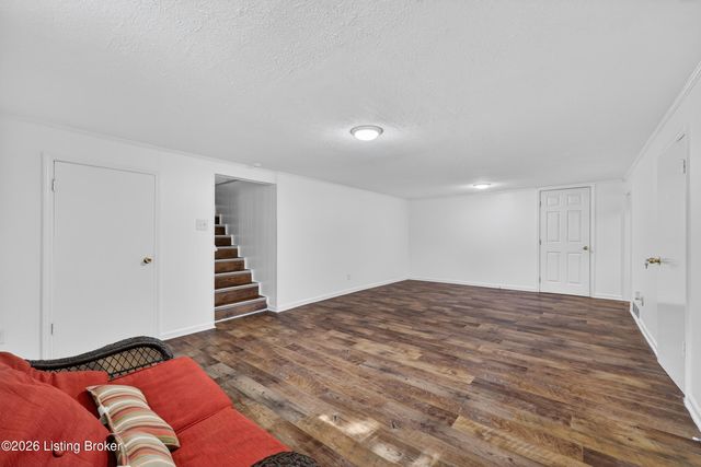 6003 Jeanine Dr, Louisville, KY 40219