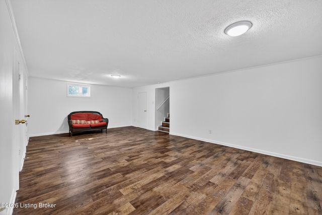 6003 Jeanine Dr, Louisville, KY 40219