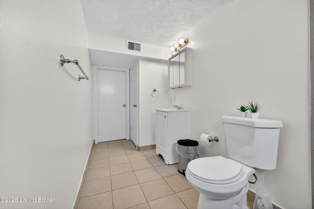 6003 Jeanine Dr, Louisville, KY 40219