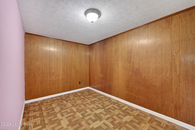 6003 Jeanine Dr, Louisville, KY 40219
