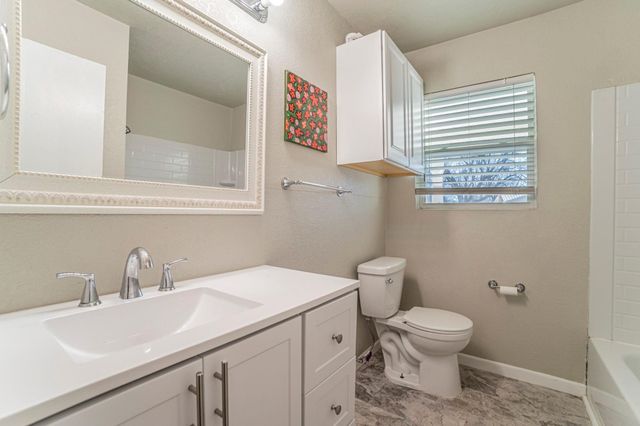 900 Elizabeth Boulevard, Granbury, TX 76048