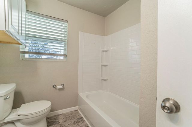 900 Elizabeth Boulevard, Granbury, TX 76048