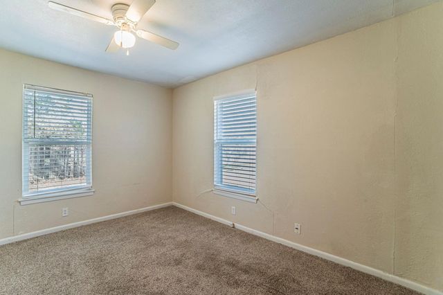 900 Elizabeth Boulevard, Granbury, TX 76048