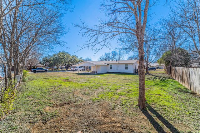 900 Elizabeth Boulevard, Granbury, TX 76048