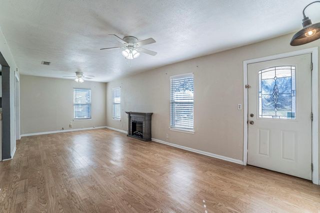 900 Elizabeth Boulevard, Granbury, TX 76048