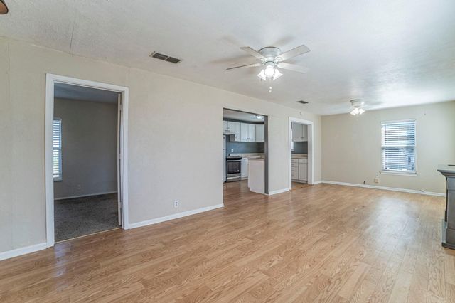 900 Elizabeth Boulevard, Granbury, TX 76048