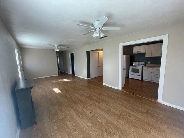 900 Elizabeth Boulevard, Granbury, TX 76048