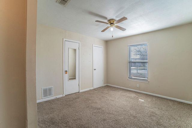 900 Elizabeth Boulevard, Granbury, TX 76048