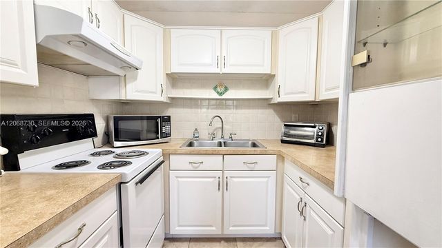 22 SE 3rd Terrace 3, Dania Beach, FL 33004