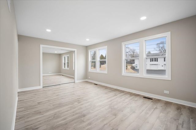 349 Park Avenue, Cary, IL 60013