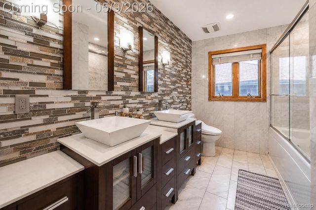 22501 Maple Street, St. Clair Shores, MI 48081