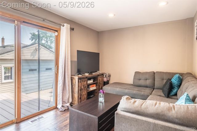 22501 Maple Street, St. Clair Shores, MI 48081