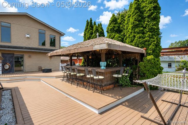 22501 Maple Street, St. Clair Shores, MI 48081