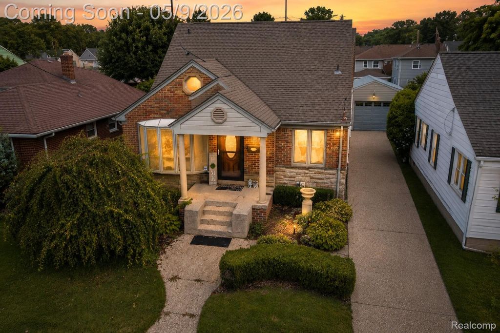 22501 Maple Street, St. Clair Shores, MI 48081