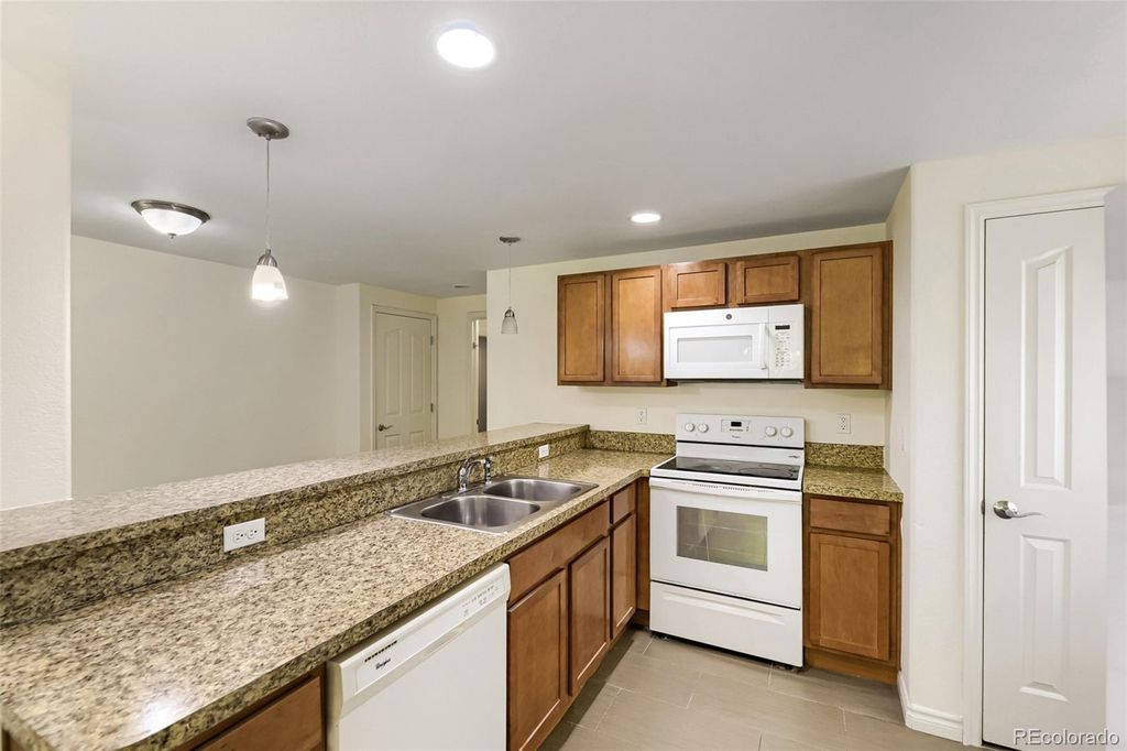Image 11 of property listing at 4900 Bluegate Drive, Highlands Ranch, CO 80130