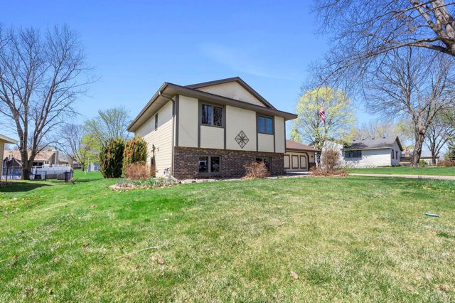 1286 Emerald Lane, Shakopee, MN 55379