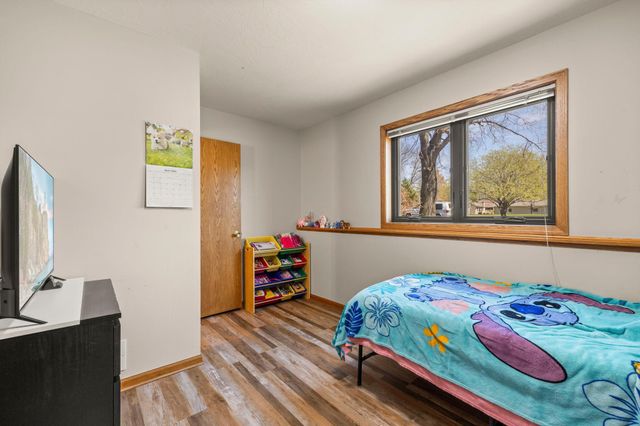 1286 Emerald Lane, Shakopee, MN 55379