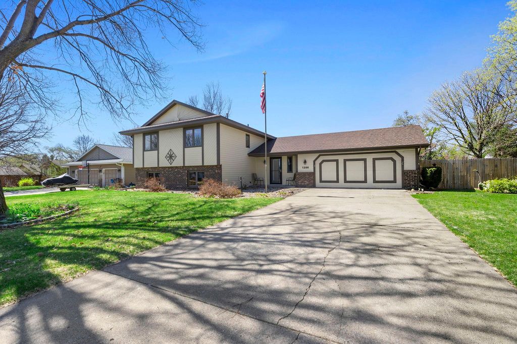 1286 Emerald Lane, Shakopee, MN 55379