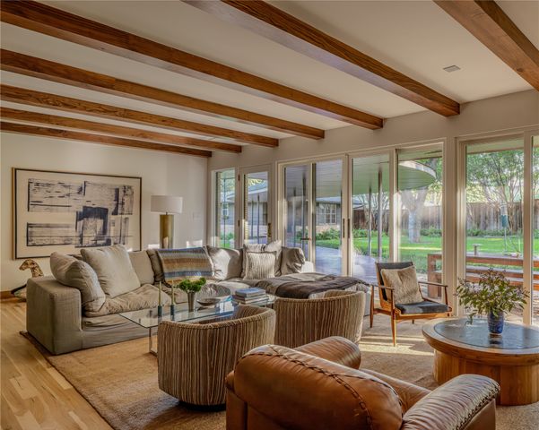 906 Leatrice Drive, Dallas, TX 75208