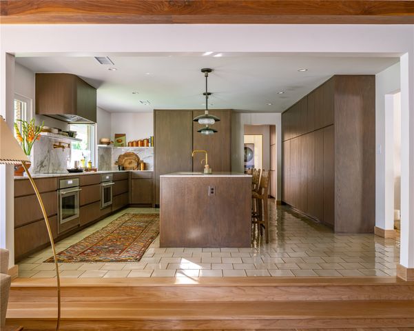 906 Leatrice Drive, Dallas, TX 75208