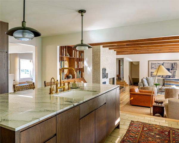 906 Leatrice Drive, Dallas, TX 75208